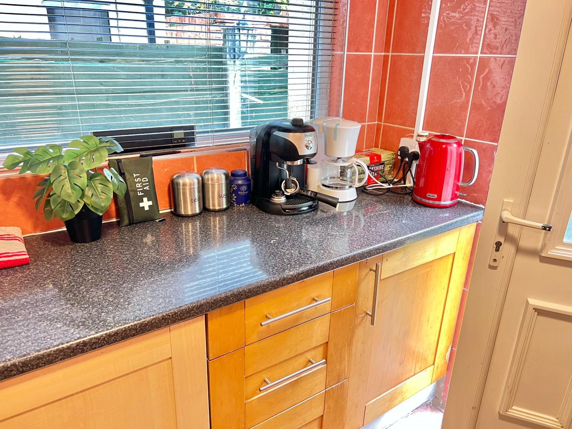 Lux Super King Private Bath Mediacity, Mufc, Salford Homestay *